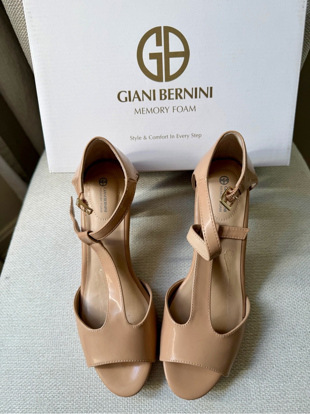 Giani Bernini Beige Patent T-Strap flared heel Dress Sandals
